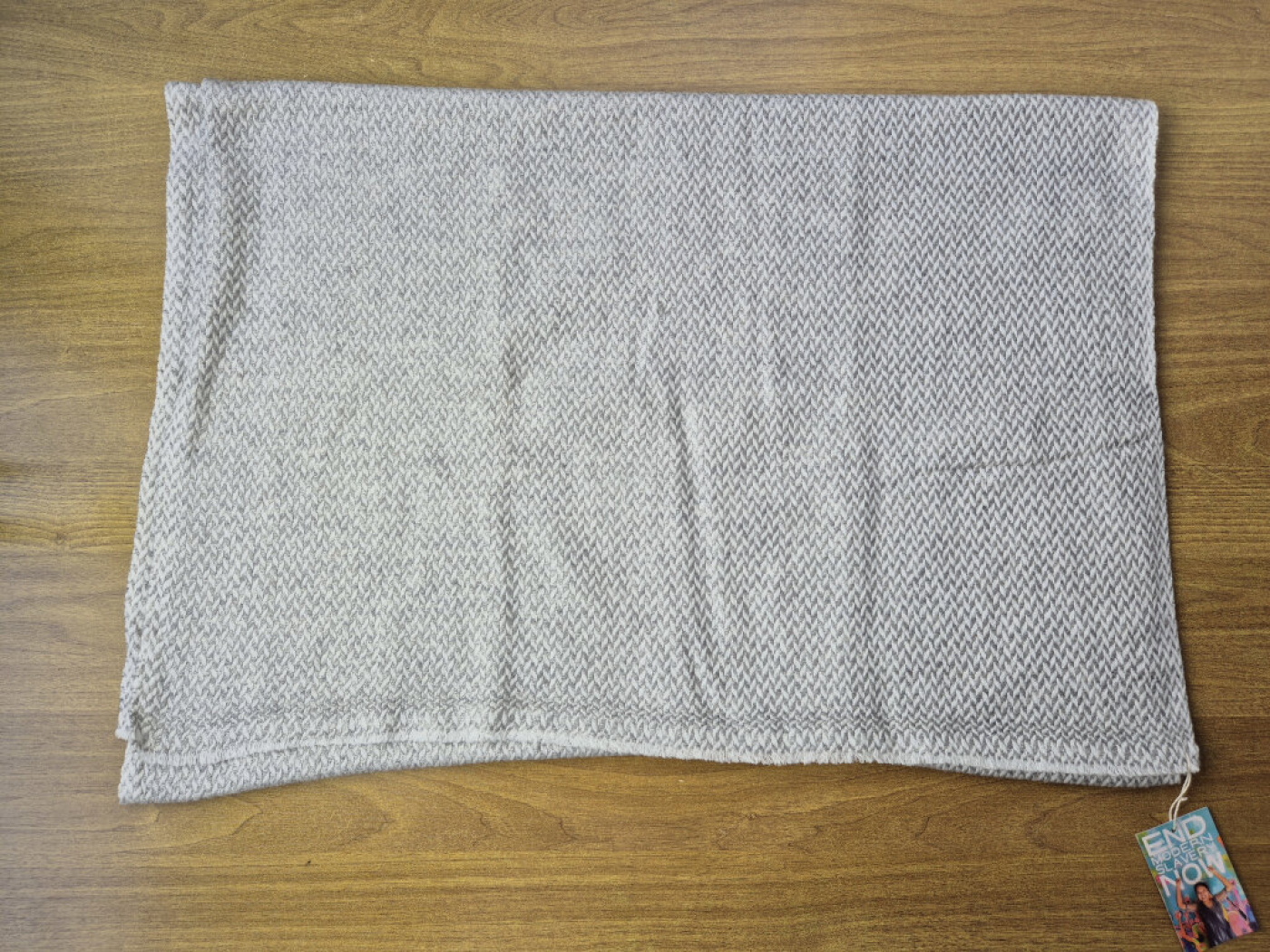 Kaschmir-Schal Silbergrau – feines Rauten-Webmuster von LWH Nepal